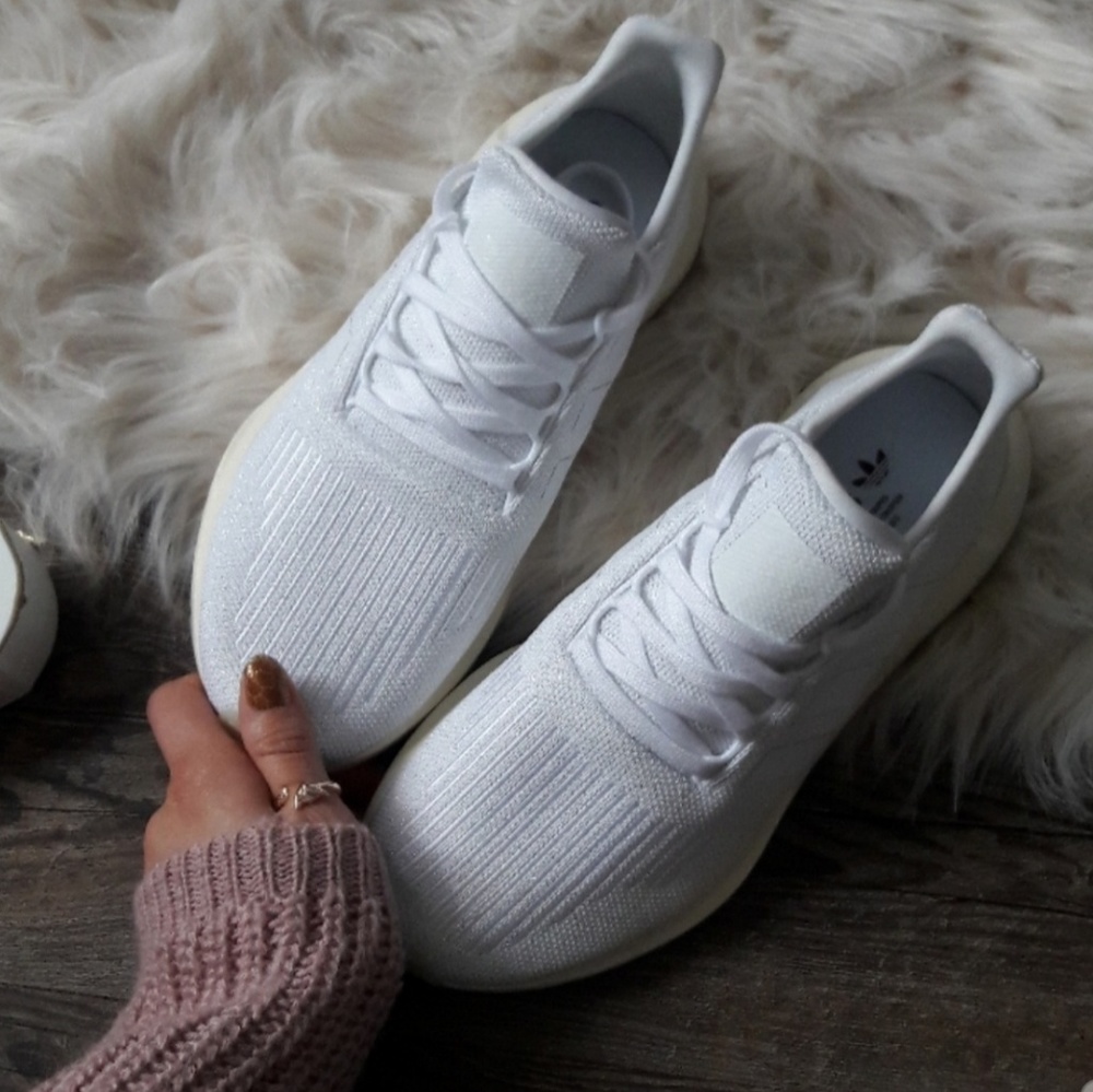 NEW adidas Swift Run - Picture 3 of 7